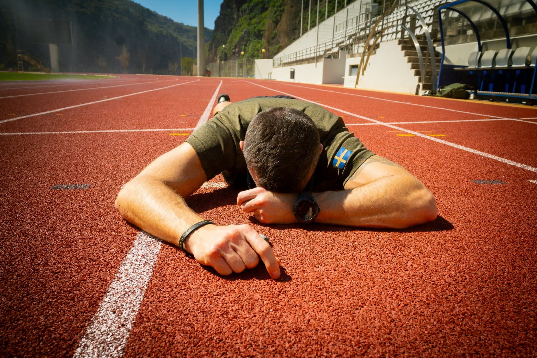 Patrik Widell resting after burpees on a running track during the 30-day challenge